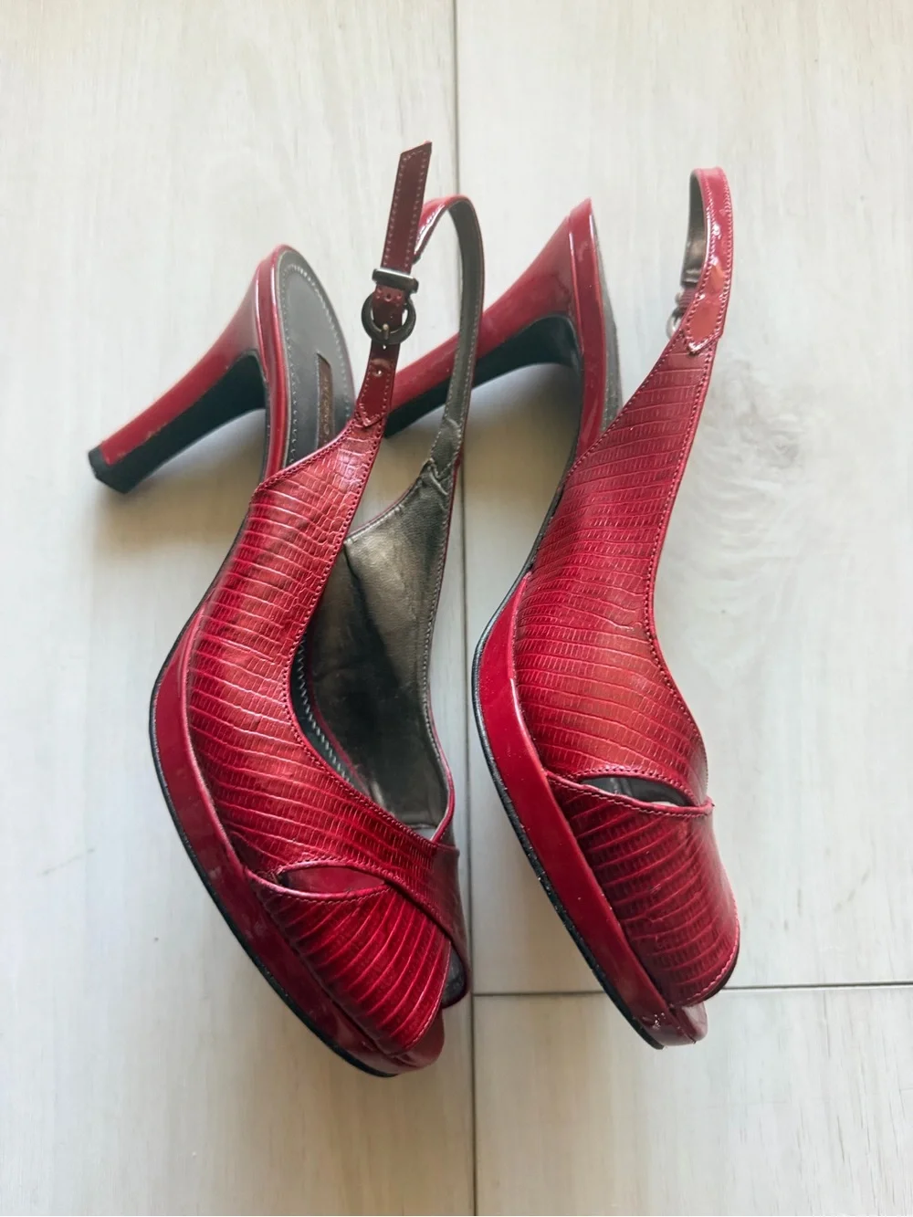 ANTONIO MELANI bold red